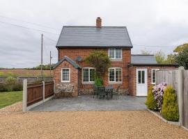 The Old Railway cottage with hot tub, hotel a Burnham Market
