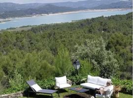 Increible casa de campo, 5 DORM, MARCO INCOMPARABLE, hotel en Pareja