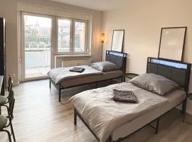 Myflat Apartment mit 6 Betten, 3 Schlafzimmern und Balkon bei Leipzig BMW, Amazon, Porsche, Messe