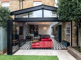 Pass the Keys Gorgeous 4 bedroom with parking Kingston London
