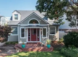 Charming 3 BR North End Beach Cottage One Block to the Beach Private Parking Private Backyard 1478