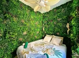 Appartement Jungle Chic pour Couple avec Parking Centre de Nîmes