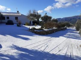 ENTRESIERRAS Apartamentos rurales con chimenea, barbacoa y espacio para eventos, hotelli kohteessa Cazorla