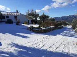 ENTRESIERRAS Apartamentos rurales con chimenea, barbacoa y espacio para eventos