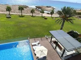 Beachfront Luxury Villa Glory