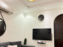 Beautiful apartment overlooking King Road