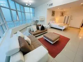 panorama sea view luxury apartment 3 bedroom VIP、アジュマーンのアパートホテル