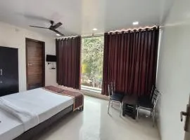 Hotel golden arch