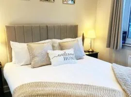 London - Stunning 5 Bedroom House - Sleeps up to 10 guests - Business - Contractors - Families - Leisure