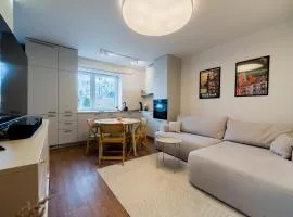 Grunwald Raszyńska Apartment by BookingHost