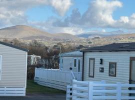 Snowdon View, White Tower Holiday Park, holiday park in Caernarfon