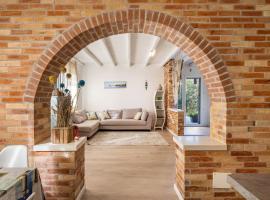 Appartamento Brussa Beach, hotel in Castello di Brussa