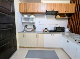 King Bed, Big Kitchen, Fast WiFi, Near Airport，位于Lapu Lapu City的青旅