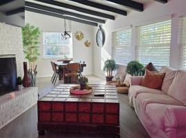 904 Nomads Nest Mid-Century modern entertainment home with cabin vibes, 2 MEGA gamerooms, pingpong, pooltable, gym, patio, chal&eacute; em Jacksonville