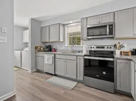 Seahorse Cove - Screened porch, Shared pools!