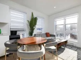 Contemporary 2BR Retreat in MTL Village