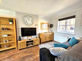 Boughton 3 Bed Semi by Fortuna Property, hotel a Gloucester