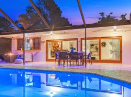 Family Beach Home With Home Theater & Heated Pool!, hotel di Hollywood