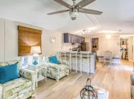 Hampstead Getaway - 5 Miles to Beaches!