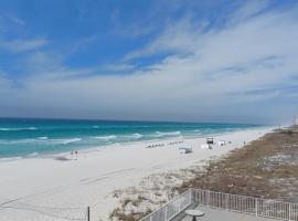 Oceanfront BEACH! CONDO COUPLES GETAWAY,HONEYMOON SWEET, Perfectly Cozy Beach Front Condo, full kitchen, pool, free parking,CHECK-IN AT DOOR You will LOVE this condo it is a perfect location near everything Panama City Beach Florida, hotel a Panama City Beach