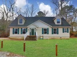 Sundance - In town with screened porch!