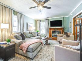 Less Than 1 Mi to Houlton Riverfront Park Home with Yard!, caba&ntilde;a o casa de campo en Houlton