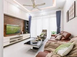 Entire 6BRs house in Saigon Centre by Gon De Home