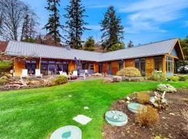No-Bank Waterfront Stunner – Driftwood Compound on Fidalgo Island