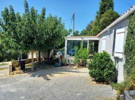 villa des coteaux, מלון בNers