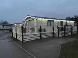 Rachel Retreat Caravan Kingfisher Court Tattershall Lake