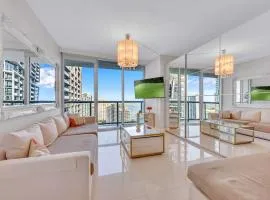 37th Floor Luxurious unit with Bay & Pool view FREE SPA