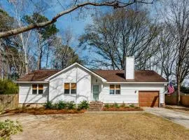 Southern Serenity Fenced in Yard Pet Friendly