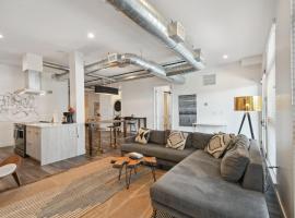 3198 Urban Cowboy Escape at RiNo Art Lofts, Hotel in Denver