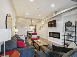 3198 Graffiti & Skyline at RiNo Art Lofts