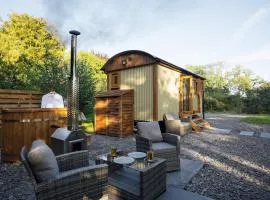 Cwtch Ffynnone Luxury Shepherds Hut