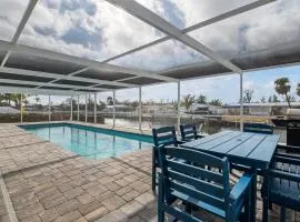 Canalfront Bradenton home with Dock & Heated Screened In Pool