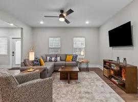 3323 Uptown Elegant Escape