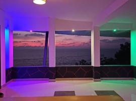 Sea Palace Beach House, hotel v destinaci Azhikal