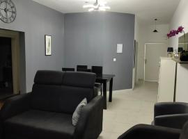 Modern and cozy apartment, Hotel in Azuretti