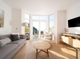 Harbour Edge, Luxury 2 BR 2 BA Apt, Sea View and Terrace, Parking, ξενοδοχείο σε Lynmouth