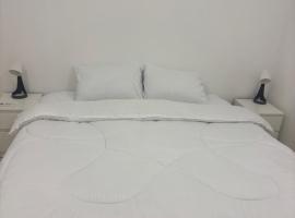 Serenity House بيت الصفاء, hotel in Mawāliḩ