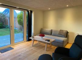 Newly renovated and Centrally located Townhome, caba&ntilde;a en Herning