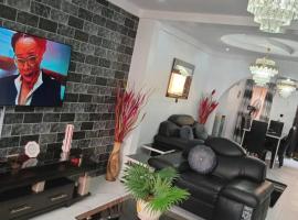 Home Away from Home - Gowon Estate near Gemade, Ipaja, Lagos, hotel v destinaci Lagos