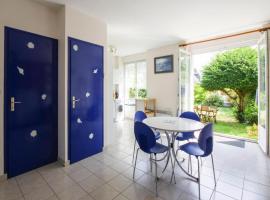 Stone House by Les Godelins Beach, Hotel in Gicquel