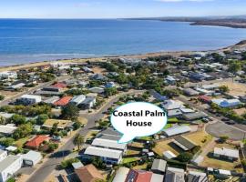 Coastal Palm House By Wine Coast Holiday Rentals, vila v destinaci Aldinga Beach