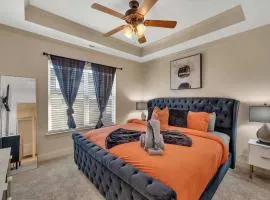Cozy 2B Townhouse - King Bed