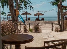 Sunscape Villa - Beachfront and private pool, hotel in Gili Islands