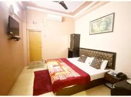 A PREMIUM VARANASI HOTEL D - S - R E S I D E N C Y - fully Air Conditioned hotel at Prime Location - Hygiene & Spacious Room - with wifi Facilities - BEST HOTEL IN VARANASI