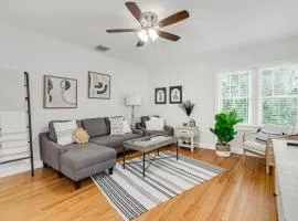 Rushing Bungalow - Steps from Swan Lake Morton