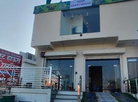 Tosh Guest House and Restaurant, hotel v destinaci Chhāta